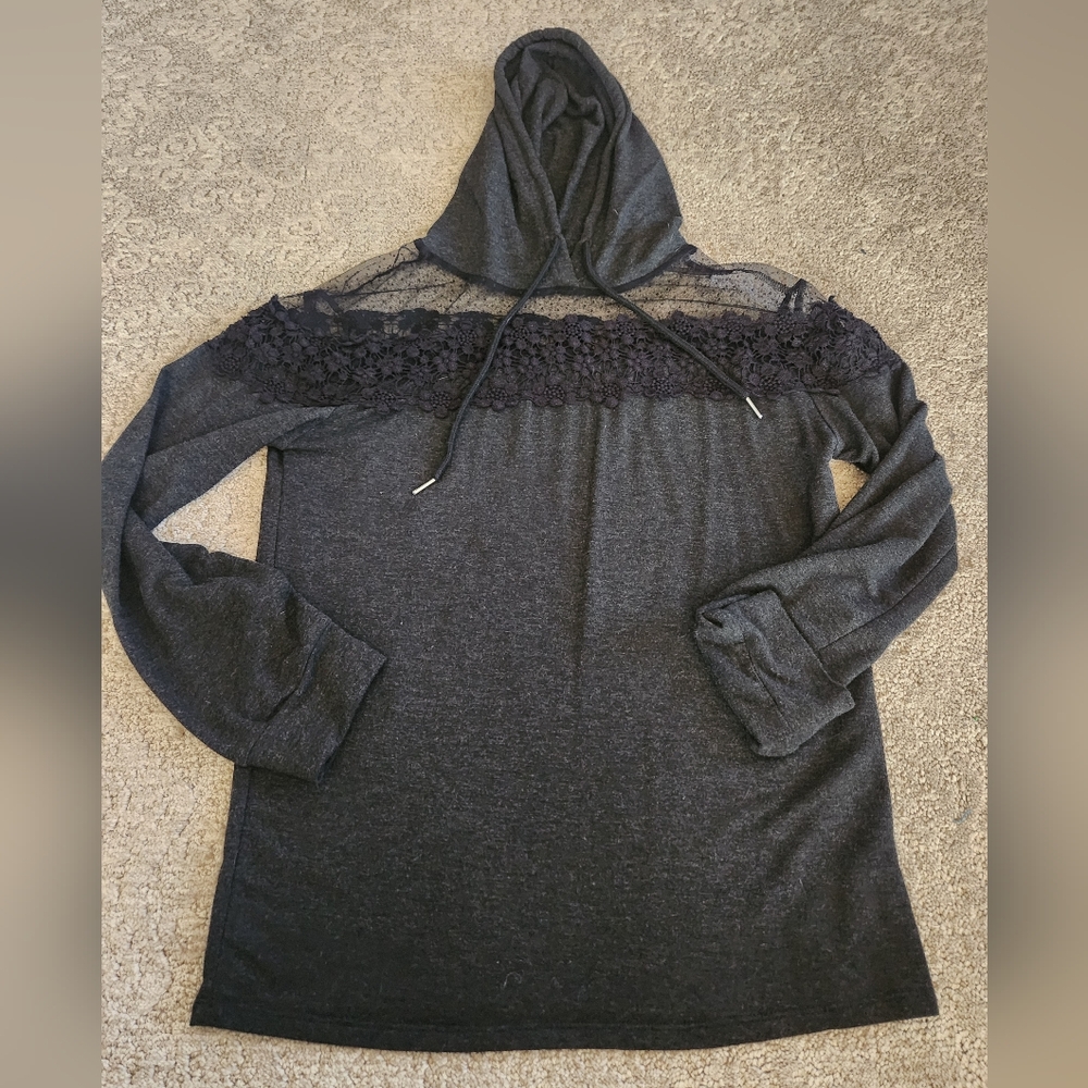 Venus hooded sweater size small